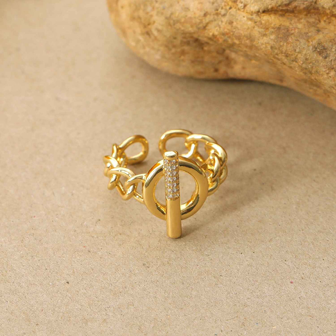 18K gold openwork ring with buckle design