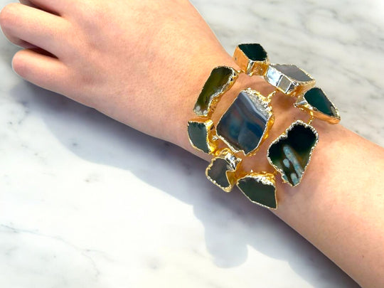 https://aramele.com/collections/bracelets/products/raw-green-agate-slice-gold-plated-statement-ring-cuff-bracelet-set