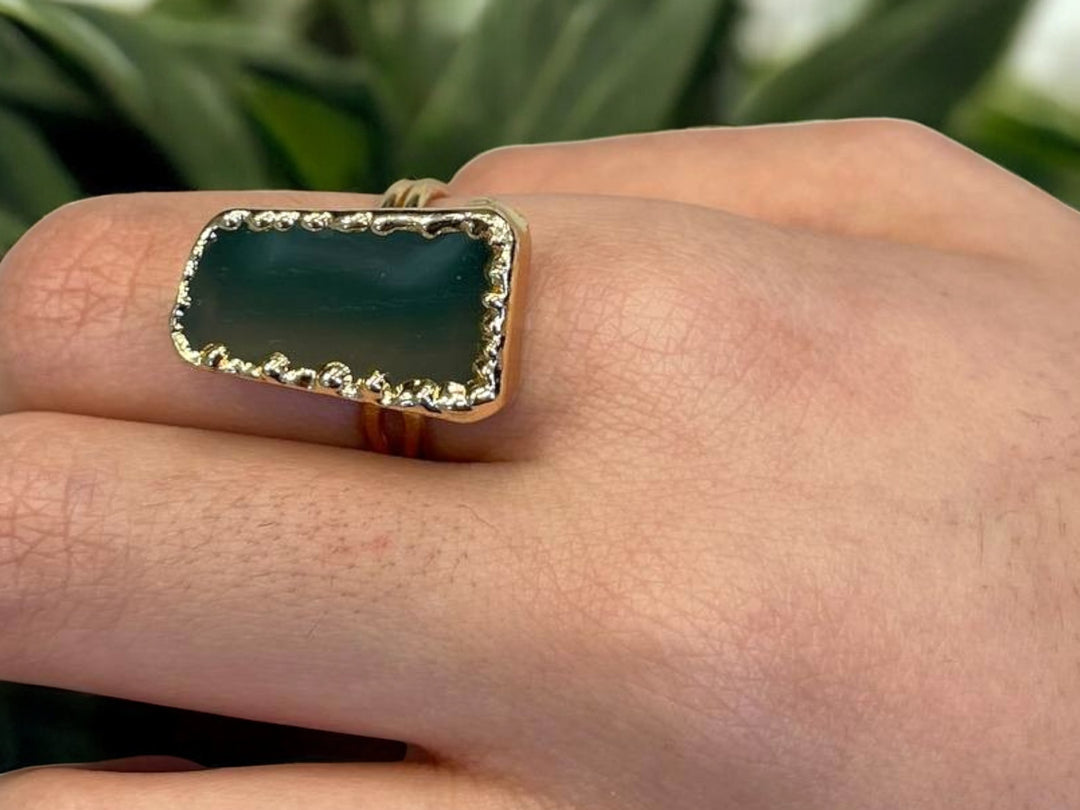https://aramele.com/collections/bracelets/products/raw-green-agate-slice-gold-plated-statement-ring-cuff-bracelet-set