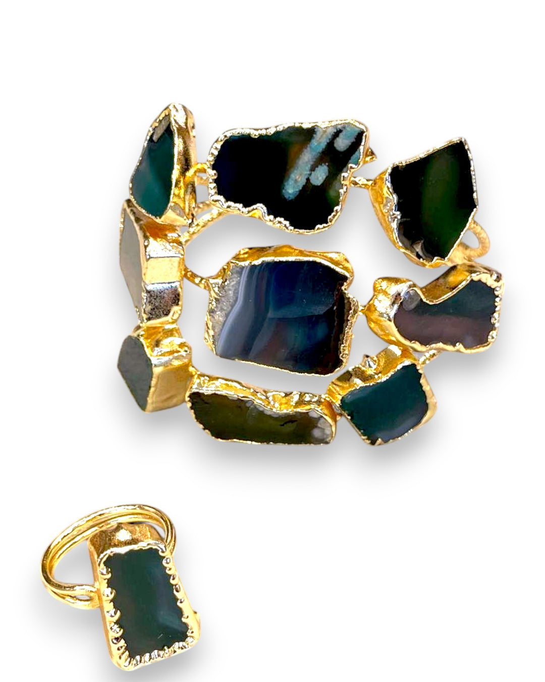 https://aramele.com/collections/bracelets/products/raw-green-agate-slice-gold-plated-statement-ring-cuff-bracelet-set