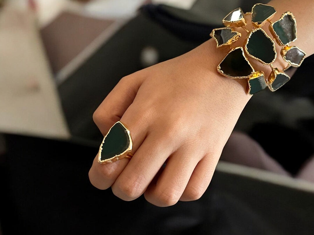 https://aramele.com/collections/bracelets/products/raw-green-agate-slice-gold-plated-statement-ring-cuff-bracelet-set