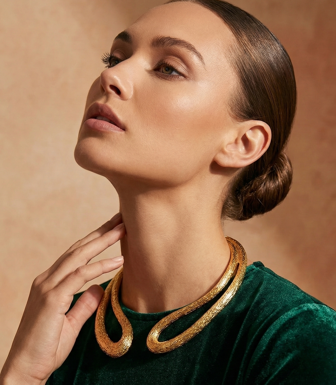 De Vergulde Golf: 18k Vergulde Getextureerde Open Choker