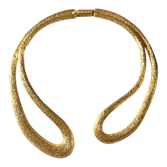 De Vergulde Golf: 18k Vergulde Getextureerde Open Choker