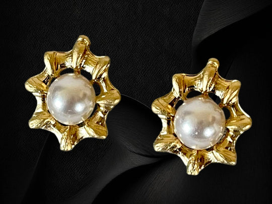 Elegant Gold and Pearl Statement Necklace and Earrings Jewelry Set - Glam Duchess