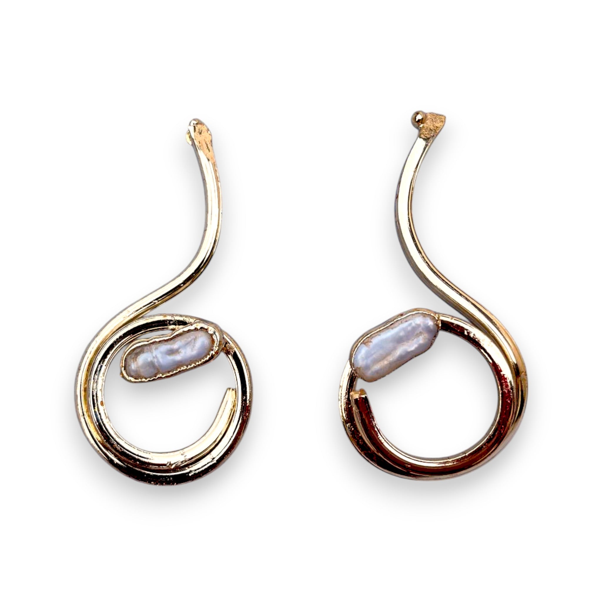Modern 18K Gold Plated Swirl Bar Pearl Earrings
